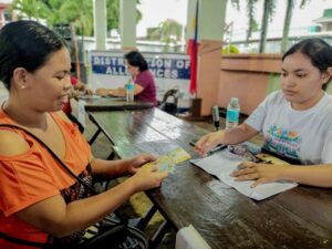 For the first working day of 2023, the provincial government started the distribution of allowances for Barangay Tanods, Health Workers, Daycare Workers and Nutrition Scholars.