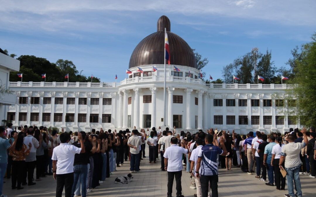 Gov. Evardone nanguna ha flag-raising ceremony ha una nga adlaw han Hunyo