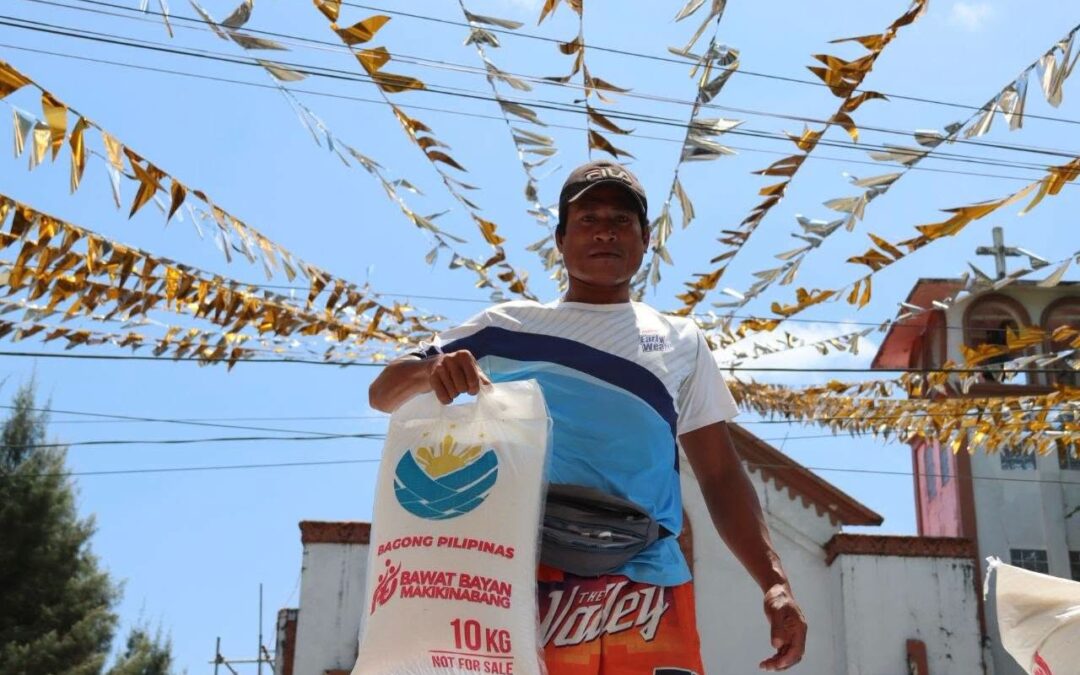 BBM rice distribution program, nahipahamtang ha 869 pamilya ha poblacion 4-11